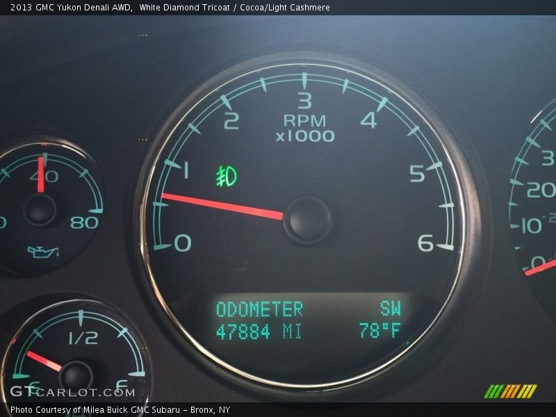 White Diamond Tricoat / Cocoa/Light Cashmere 2013 GMC Yukon Denali AWD