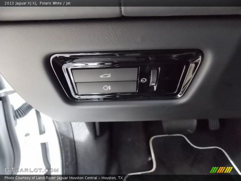 Polaris White / Jet 2013 Jaguar XJ XJ