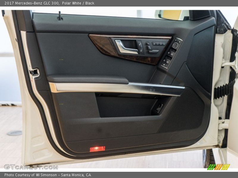Polar White / Black 2017 Mercedes-Benz GLC 300