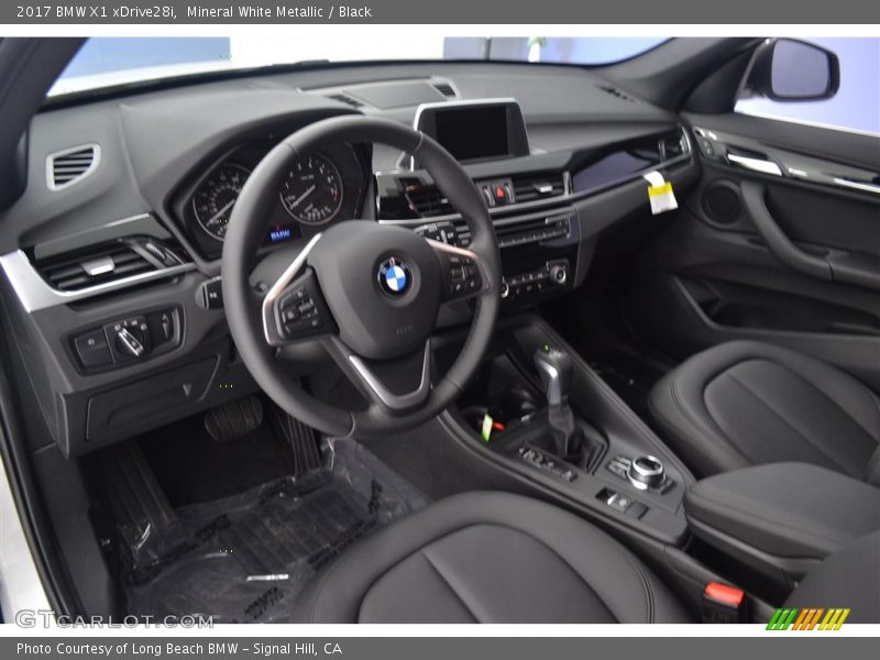 Mineral White Metallic / Black 2017 BMW X1 xDrive28i