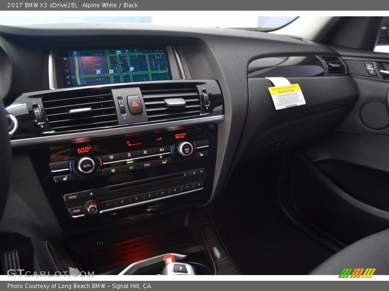 Alpine White / Black 2017 BMW X3 sDrive28i