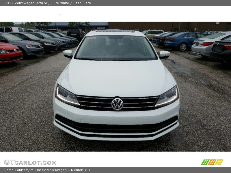 Pure White / Titan Black 2017 Volkswagen Jetta SE