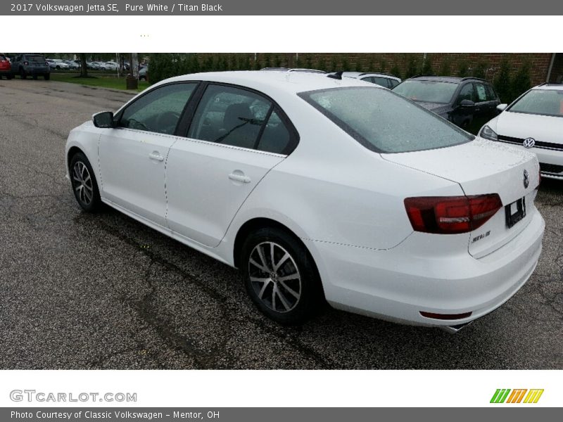 Pure White / Titan Black 2017 Volkswagen Jetta SE