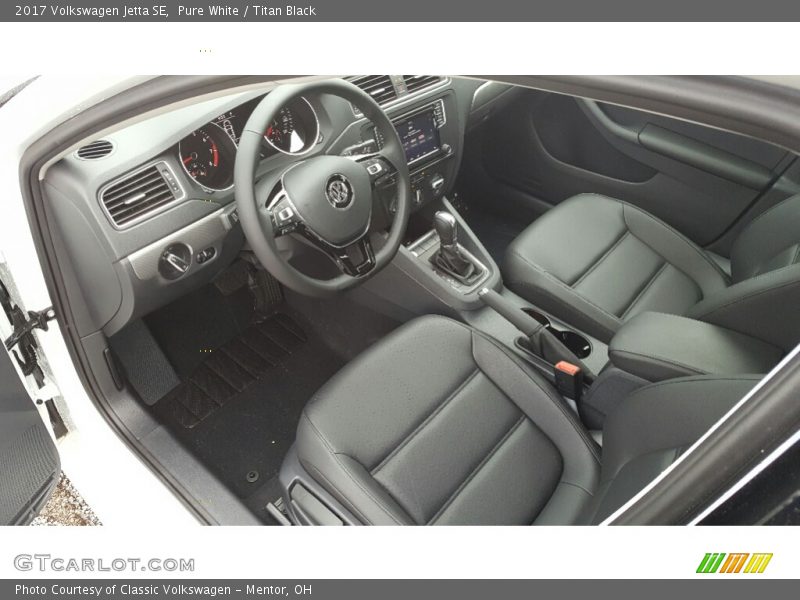 Pure White / Titan Black 2017 Volkswagen Jetta SE