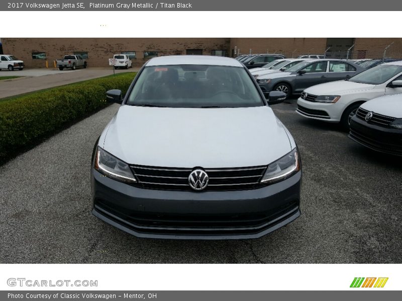 Platinum Gray Metallic / Titan Black 2017 Volkswagen Jetta SE