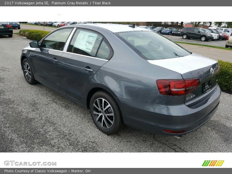 Platinum Gray Metallic / Titan Black 2017 Volkswagen Jetta SE