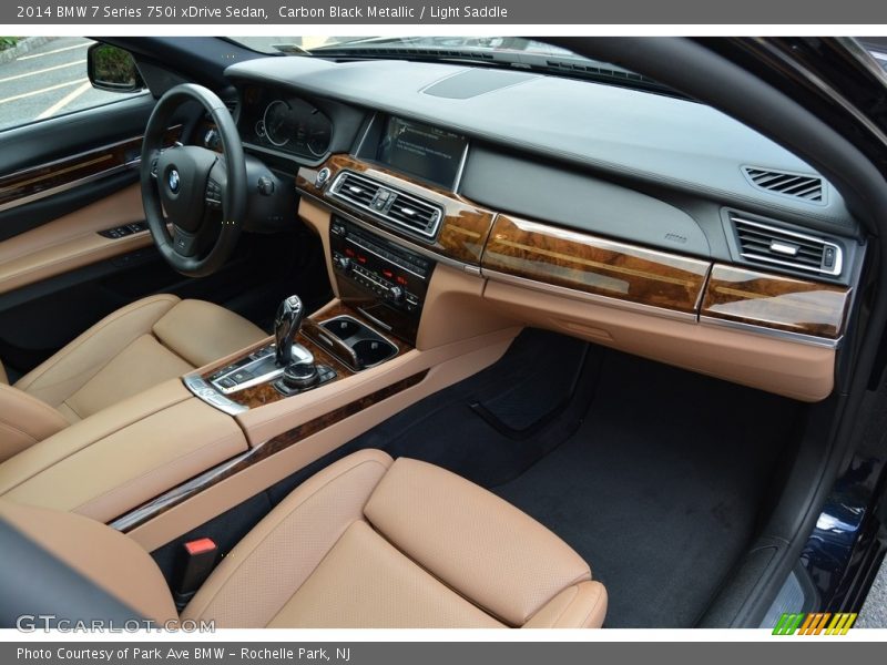 Dashboard of 2014 7 Series 750i xDrive Sedan