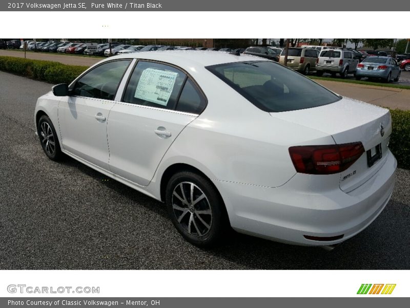 Pure White / Titan Black 2017 Volkswagen Jetta SE