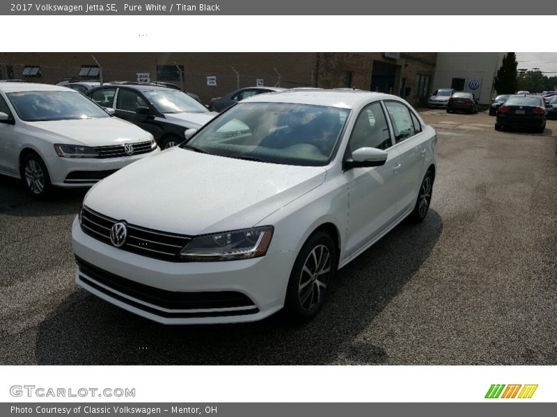 Pure White / Titan Black 2017 Volkswagen Jetta SE