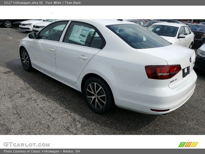 Pure White / Titan Black 2017 Volkswagen Jetta SE