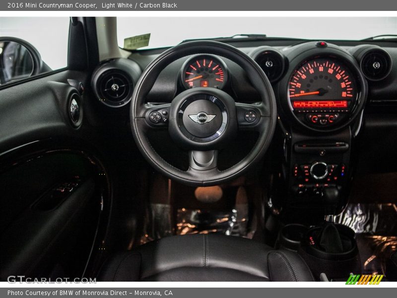 Light White / Carbon Black 2016 Mini Countryman Cooper