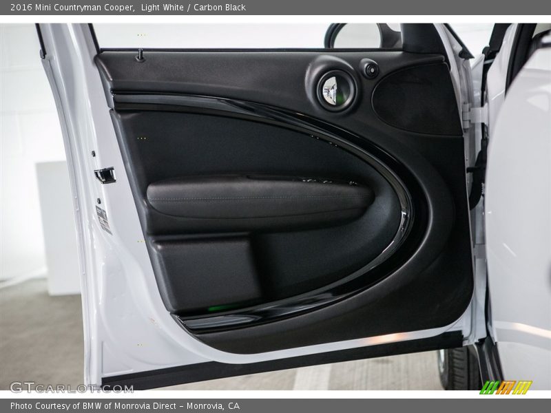 Light White / Carbon Black 2016 Mini Countryman Cooper