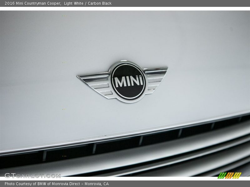 Light White / Carbon Black 2016 Mini Countryman Cooper
