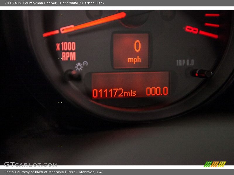 Light White / Carbon Black 2016 Mini Countryman Cooper