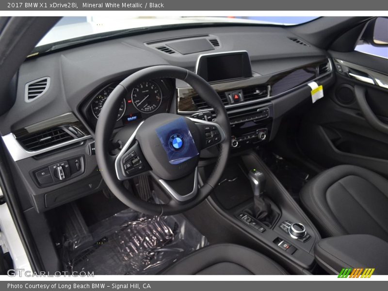 Mineral White Metallic / Black 2017 BMW X1 xDrive28i
