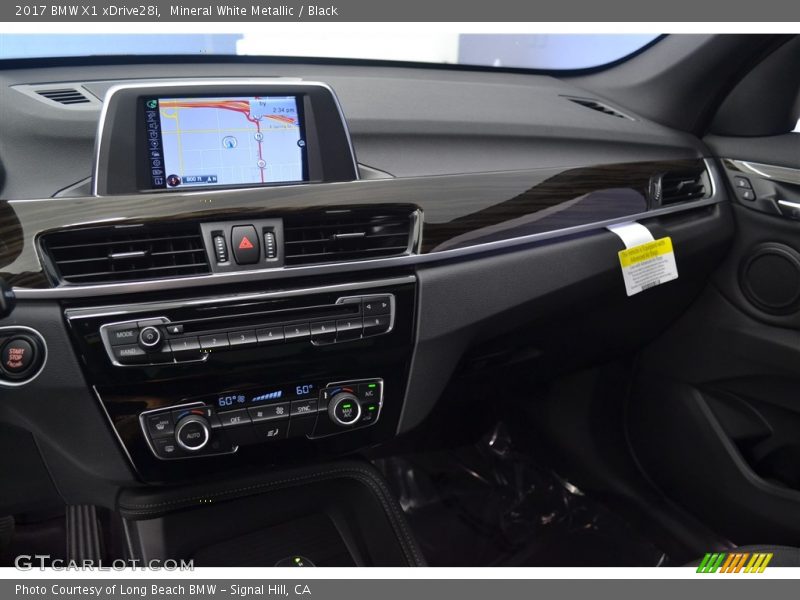 Mineral White Metallic / Black 2017 BMW X1 xDrive28i