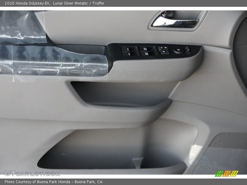 Lunar Silver Metallic / Truffle 2016 Honda Odyssey EX
