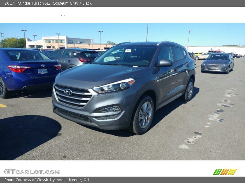 Front 3/4 View of 2017 Tucson SE