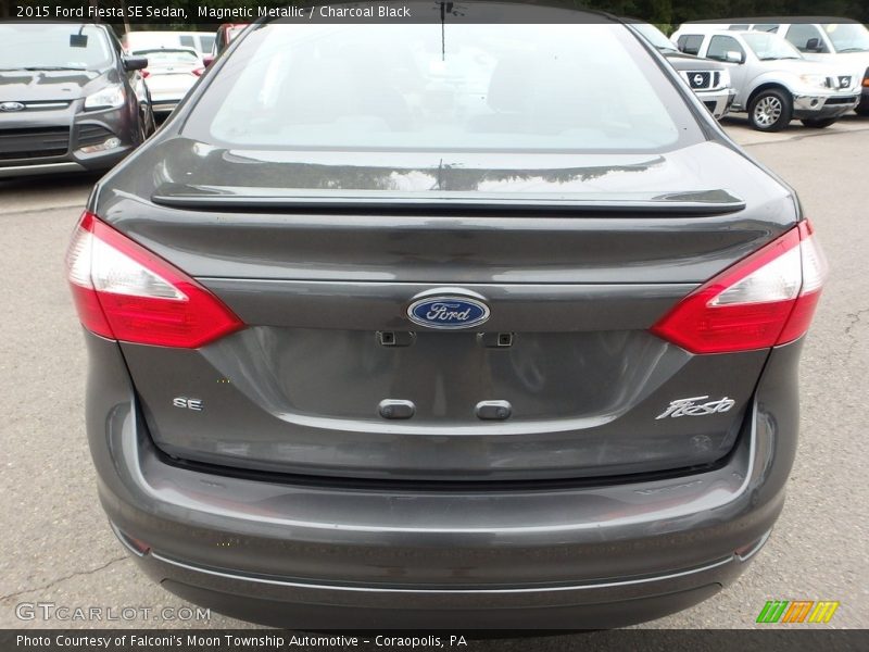 Magnetic Metallic / Charcoal Black 2015 Ford Fiesta SE Sedan