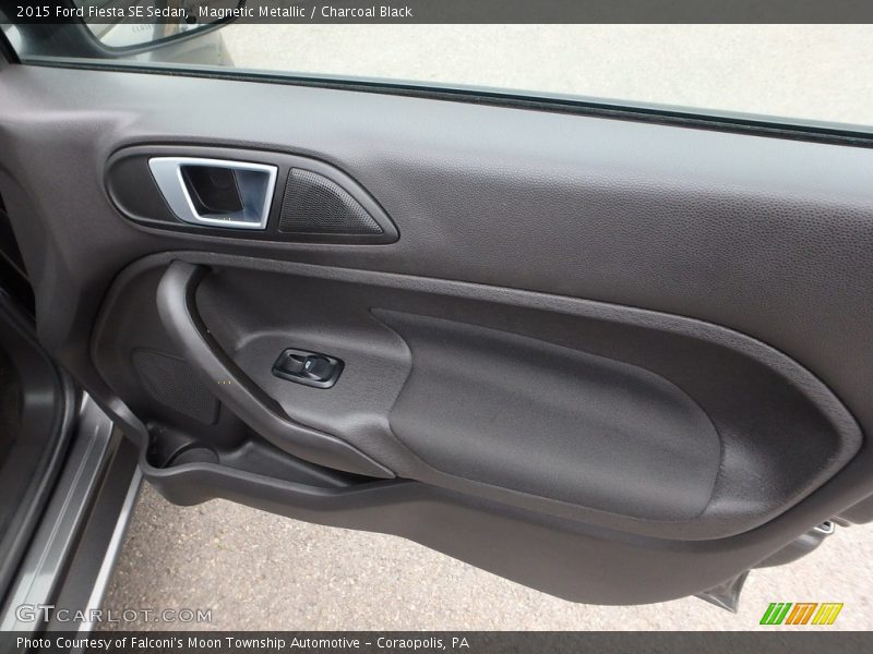 Magnetic Metallic / Charcoal Black 2015 Ford Fiesta SE Sedan