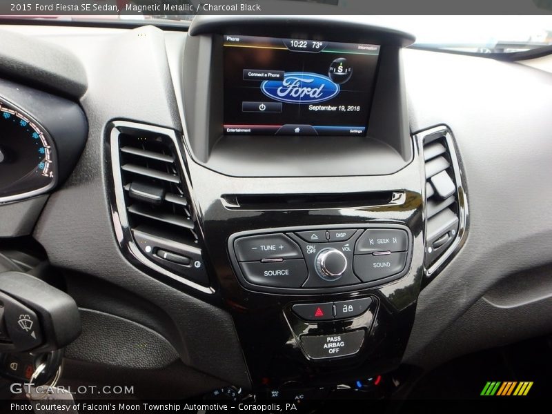 Magnetic Metallic / Charcoal Black 2015 Ford Fiesta SE Sedan