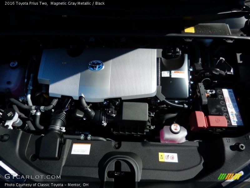 Magnetic Gray Metallic / Black 2016 Toyota Prius Two