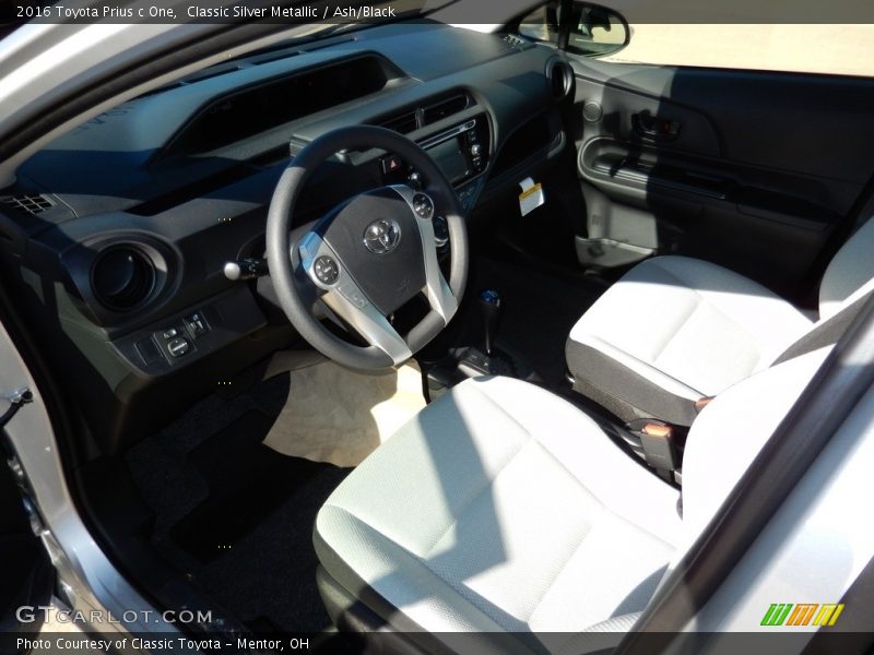 Classic Silver Metallic / Ash/Black 2016 Toyota Prius c One
