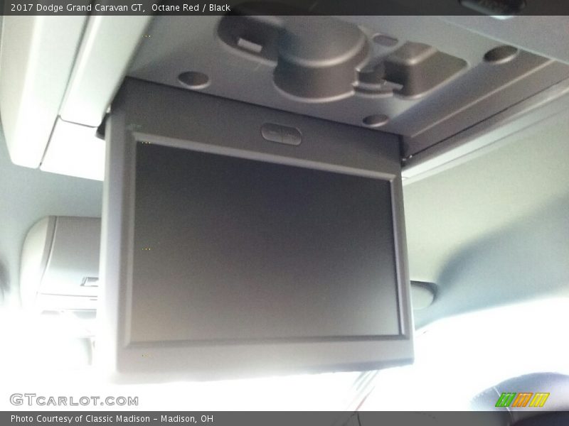 Octane Red / Black 2017 Dodge Grand Caravan GT