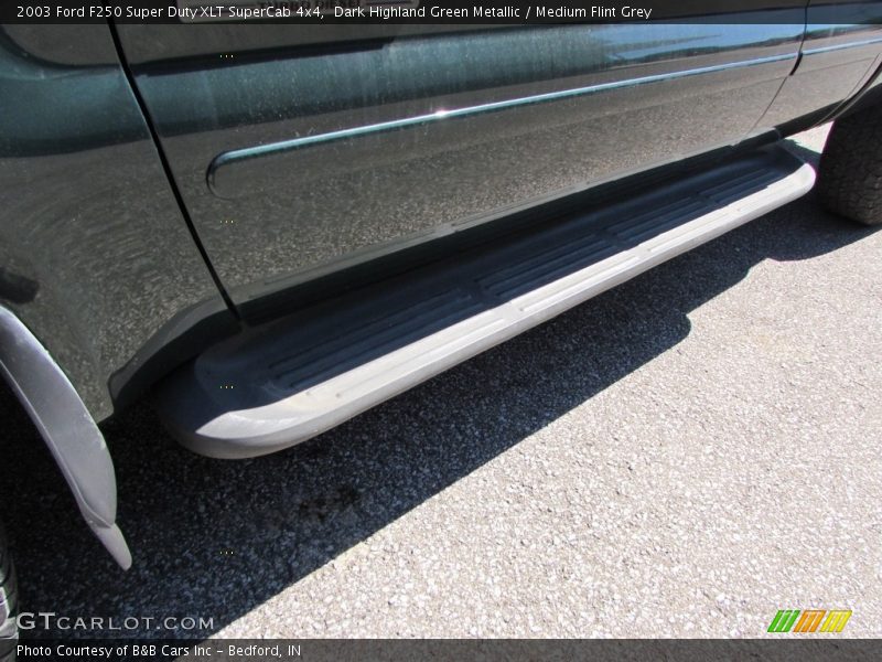 Dark Highland Green Metallic / Medium Flint Grey 2003 Ford F250 Super Duty XLT SuperCab 4x4