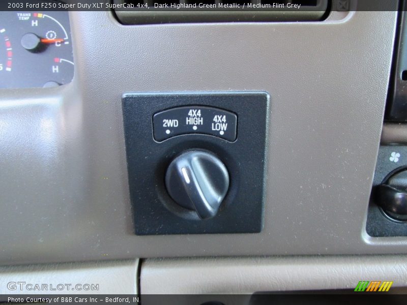 Dark Highland Green Metallic / Medium Flint Grey 2003 Ford F250 Super Duty XLT SuperCab 4x4