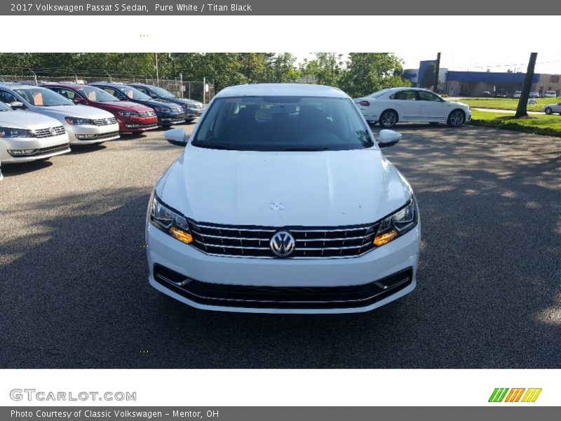 Pure White / Titan Black 2017 Volkswagen Passat S Sedan