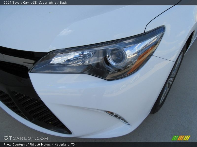 Super White / Black 2017 Toyota Camry SE
