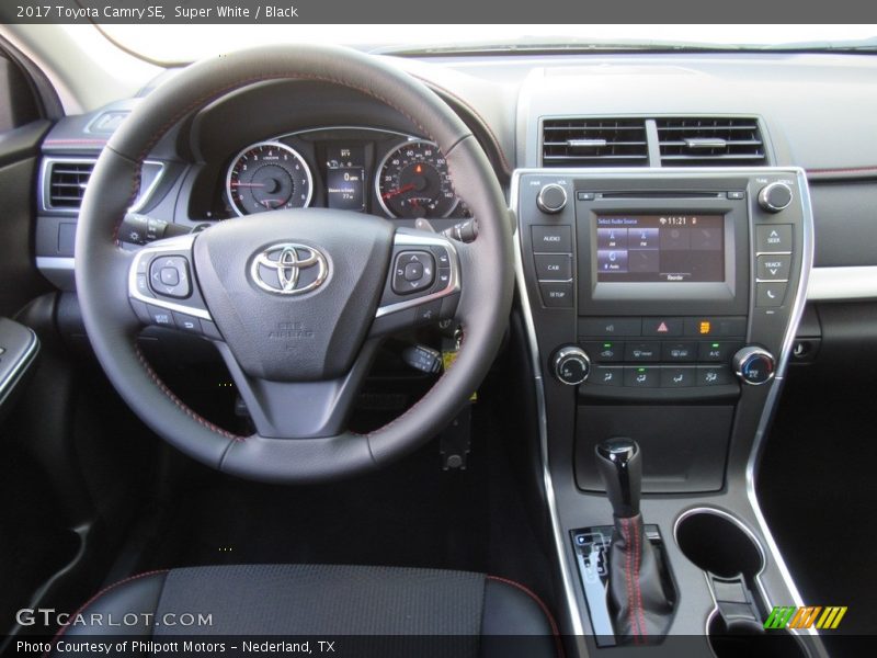 Super White / Black 2017 Toyota Camry SE