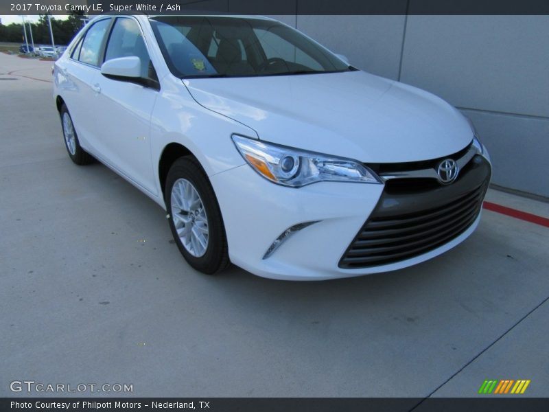 Super White / Ash 2017 Toyota Camry LE