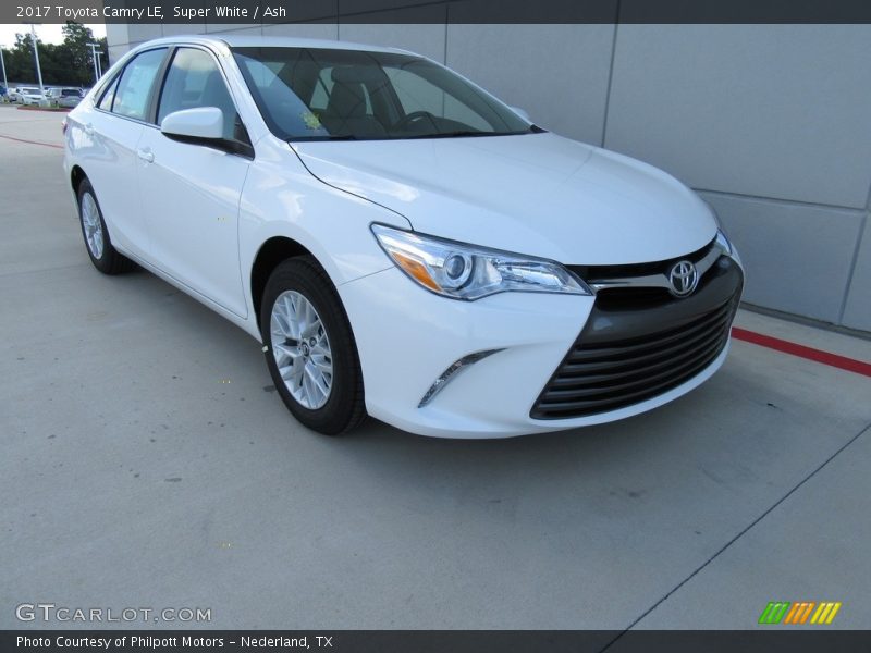 Super White / Ash 2017 Toyota Camry LE
