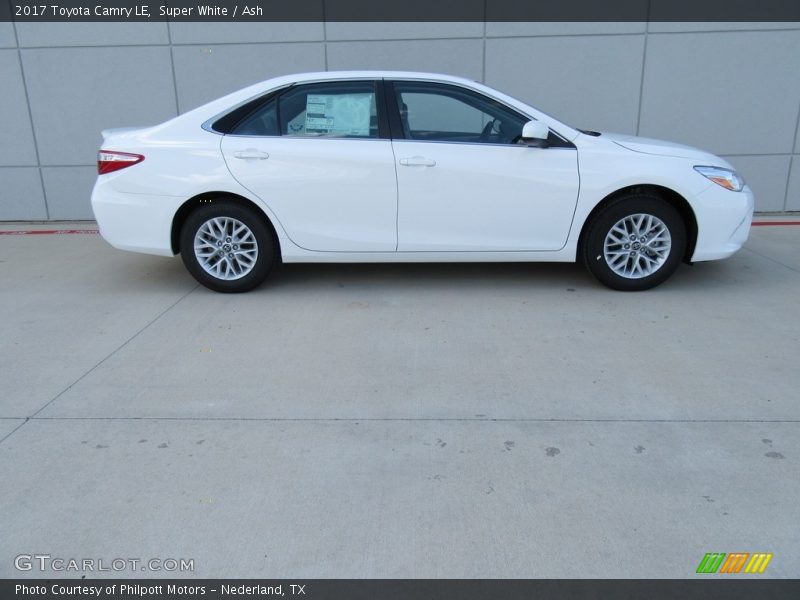 Super White / Ash 2017 Toyota Camry LE