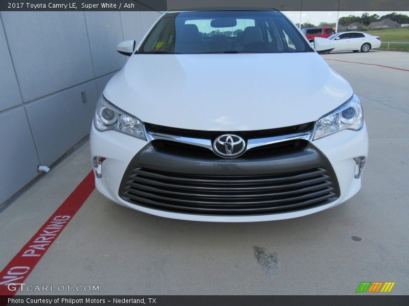 Super White / Ash 2017 Toyota Camry LE