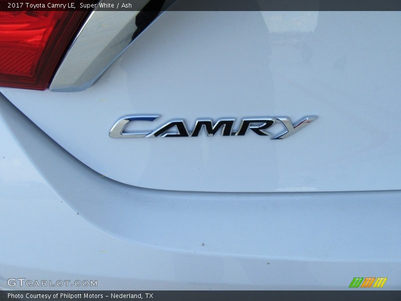 Super White / Ash 2017 Toyota Camry LE