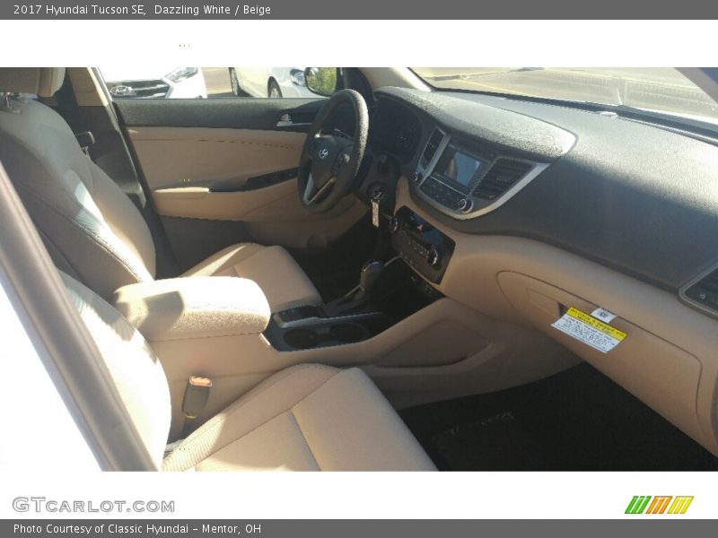 Dazzling White / Beige 2017 Hyundai Tucson SE