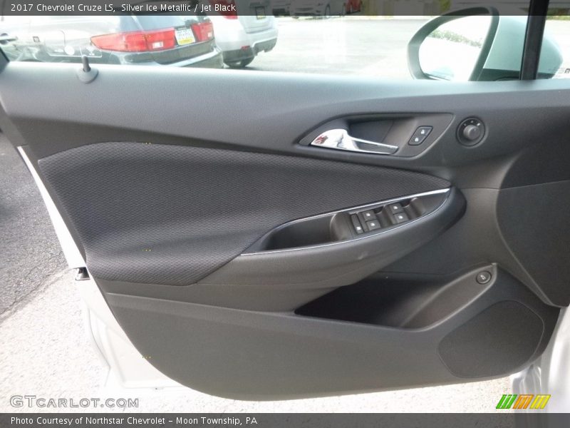 Silver Ice Metallic / Jet Black 2017 Chevrolet Cruze LS