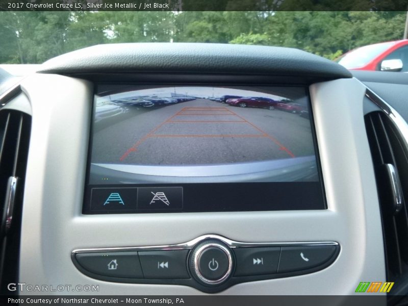 Silver Ice Metallic / Jet Black 2017 Chevrolet Cruze LS