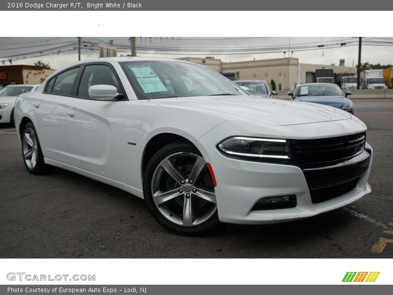 Front 3/4 View of 2016 Charger R/T
