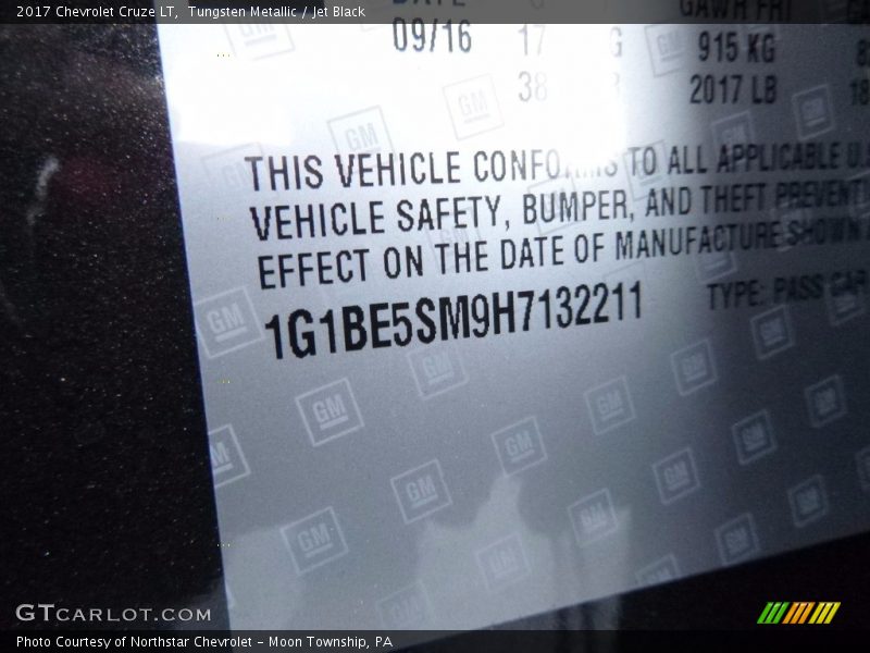 Tungsten Metallic / Jet Black 2017 Chevrolet Cruze LT