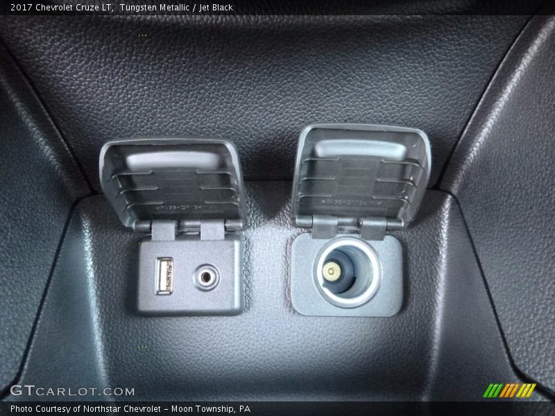 Tungsten Metallic / Jet Black 2017 Chevrolet Cruze LT