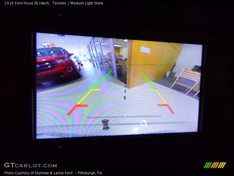 Tectonic / Medium Light Stone 2016 Ford Focus SE Hatch