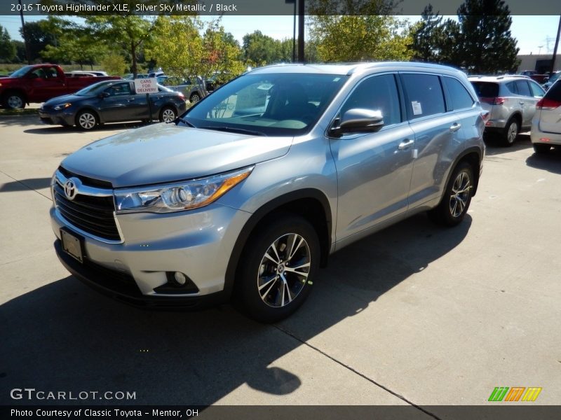 Silver Sky Metallic / Black 2016 Toyota Highlander XLE