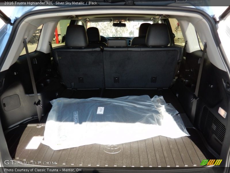 Silver Sky Metallic / Black 2016 Toyota Highlander XLE