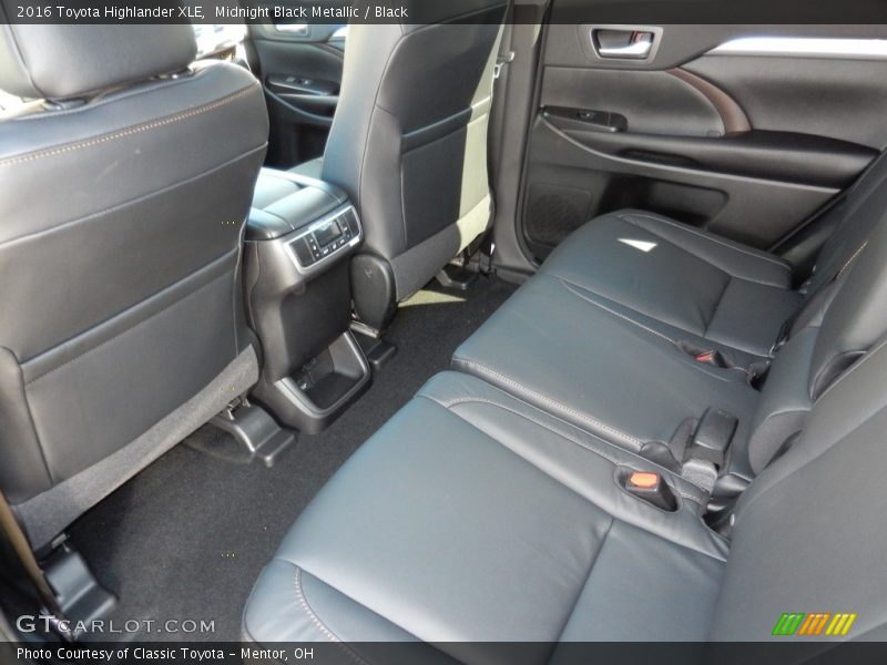 Midnight Black Metallic / Black 2016 Toyota Highlander XLE