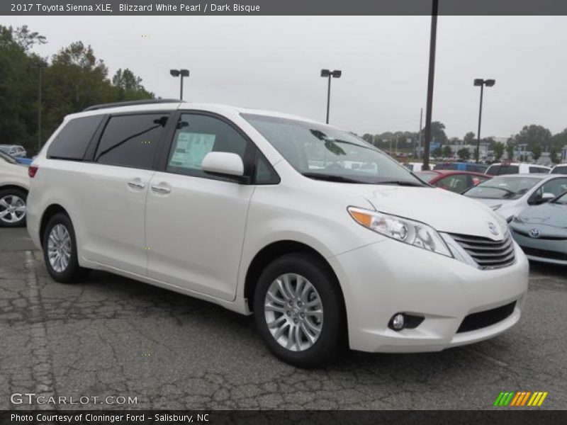 Front 3/4 View of 2017 Sienna XLE