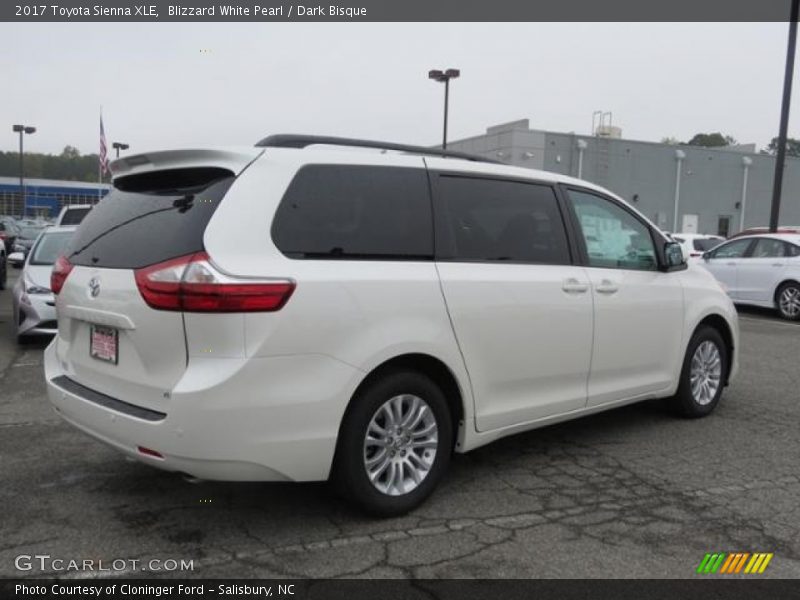 Blizzard White Pearl / Dark Bisque 2017 Toyota Sienna XLE